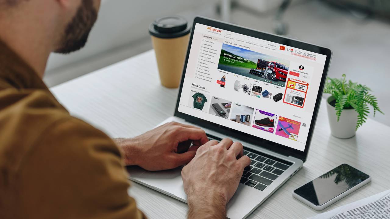 Promoção “boa demais”? Veja como identificar loja falsa antes de pagar