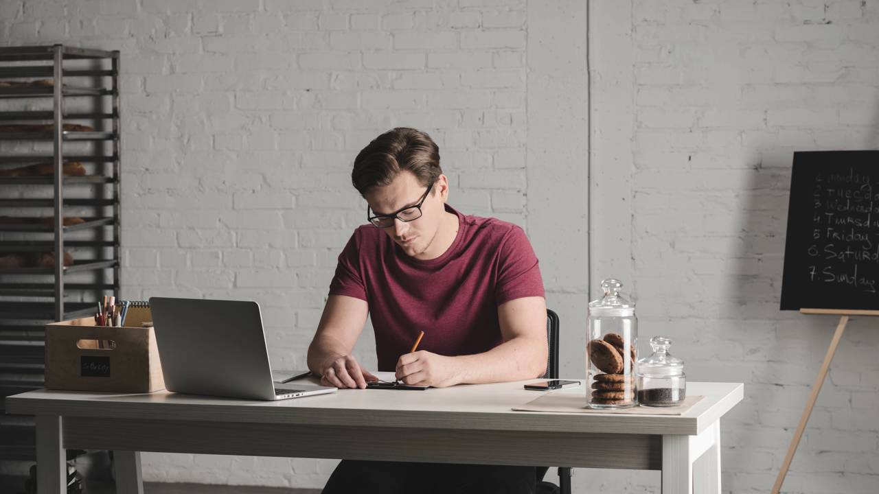 Trabalho autônomo cresce e explica por que tanta gente está deixando o emprego CLT