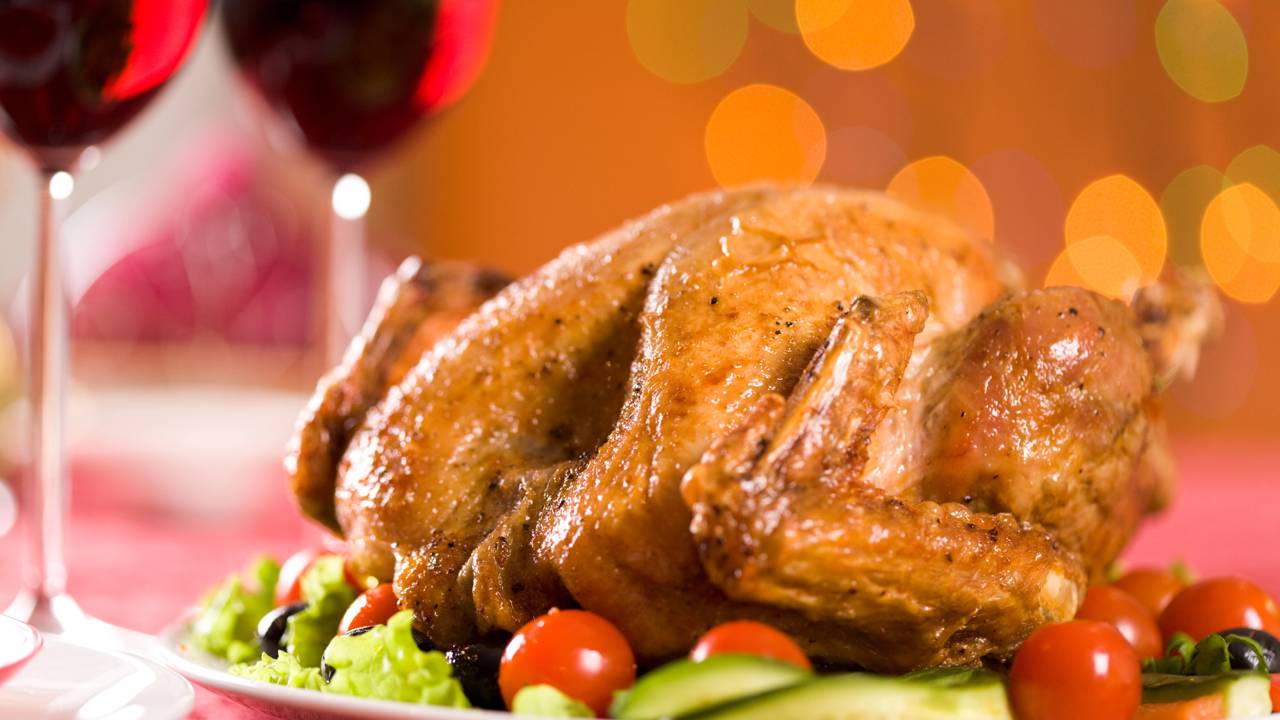 Peru de Natal parece leve, mas o jeito de preparar transforma a ceia em peso