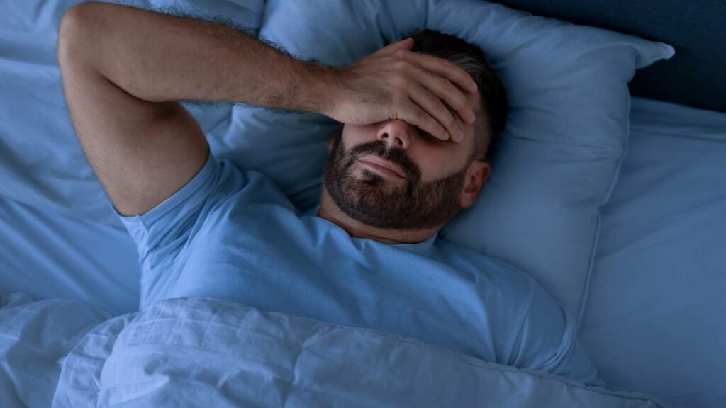 Dormir pouco pode afetar como vemos o mundo - Créditos: depositphotos.com / Milkos