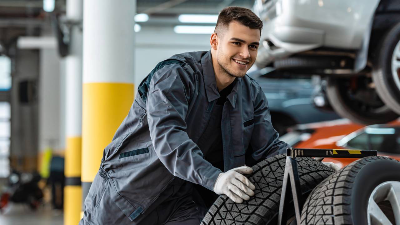 Encanador pega pneus velhos e cria algo que ninguém imaginava ser possível