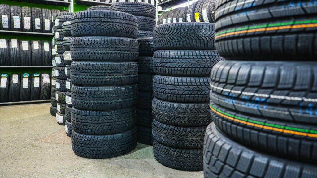 Encanador pega pneus velhos e cria algo que ninguém imaginava ser possível