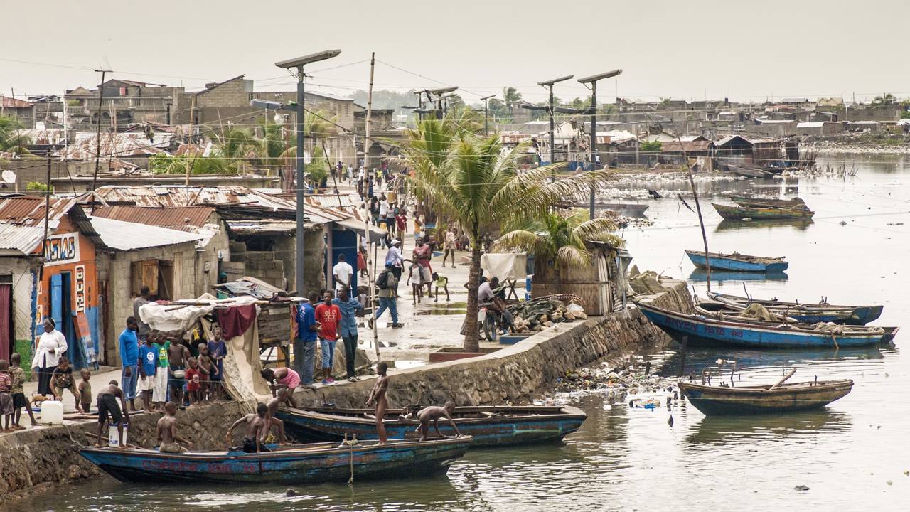 Homem viaja a todos os países e revela qual a cidade mais suja do mundo