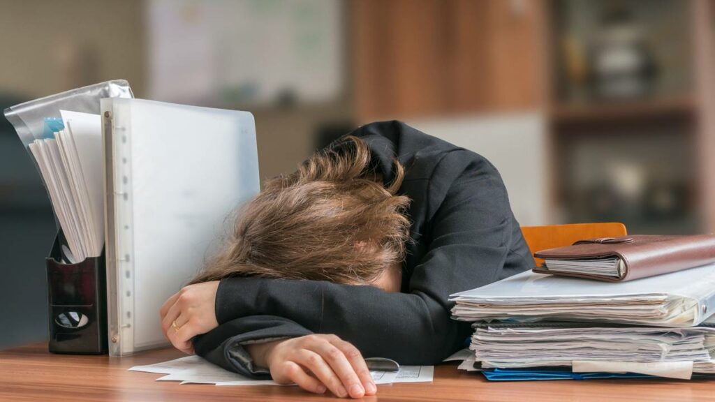 Estudo expõe o lado sombrio de quem só faz o mínimo no trabalho