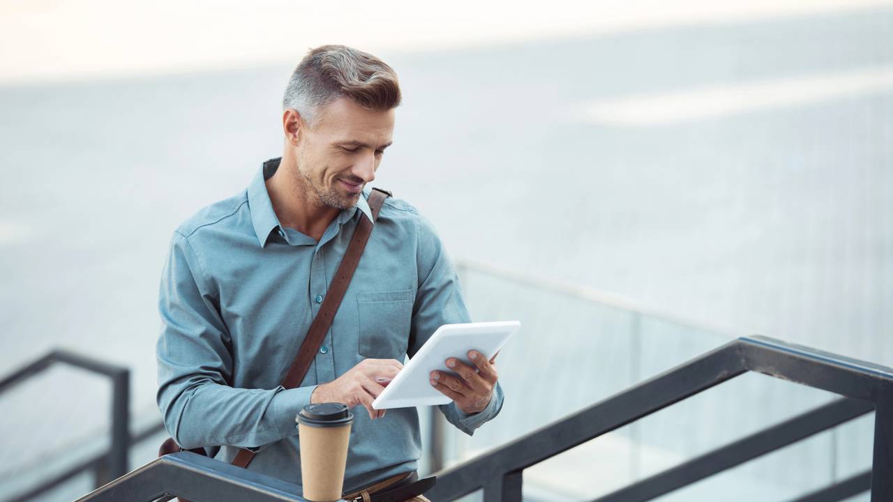 Essas profissões criativas, leves e acessíveis são ideais para recomeçar aos 50 com propósito