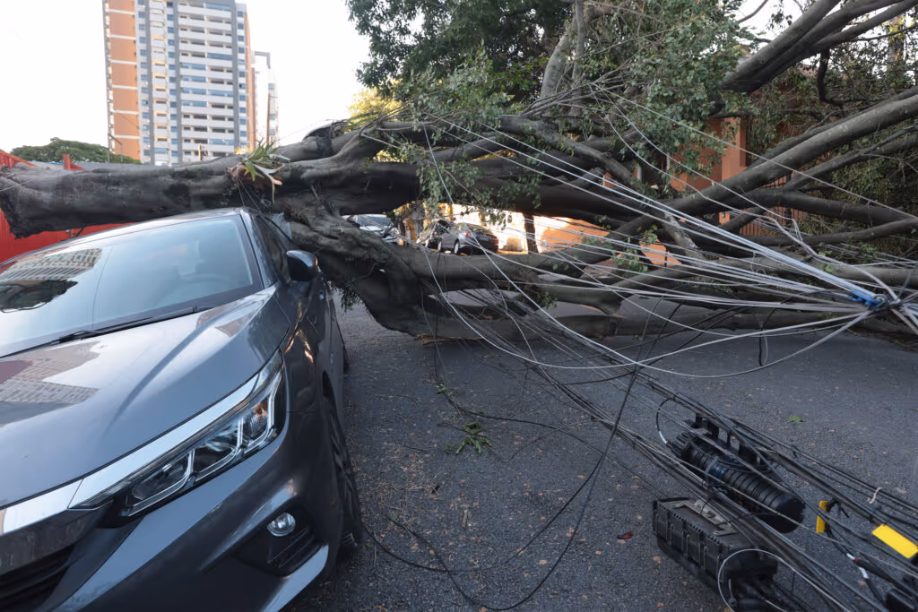 1,5 milhão de imóveis continuam sem luz na Grande SP
