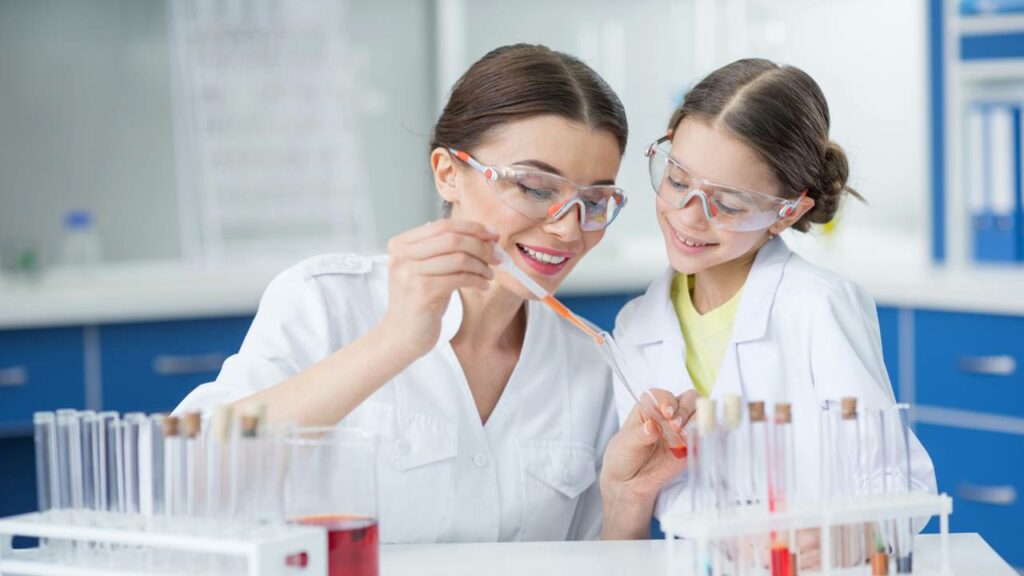 Uma escola do interior está derrubando o mito de que "química é difícil"