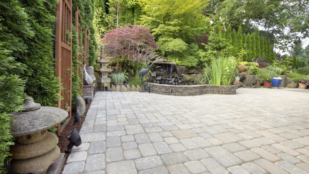 Homem transforma quintal e casa com economia de mais de R$ 200 mil