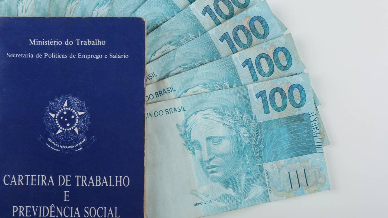 13º salário com desconto? Entenda o que é retirado da segunda parcela e como conferir valores