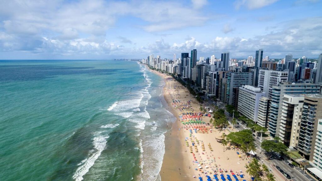 Jogador morre ao cair do telhado de hotel em Recife
