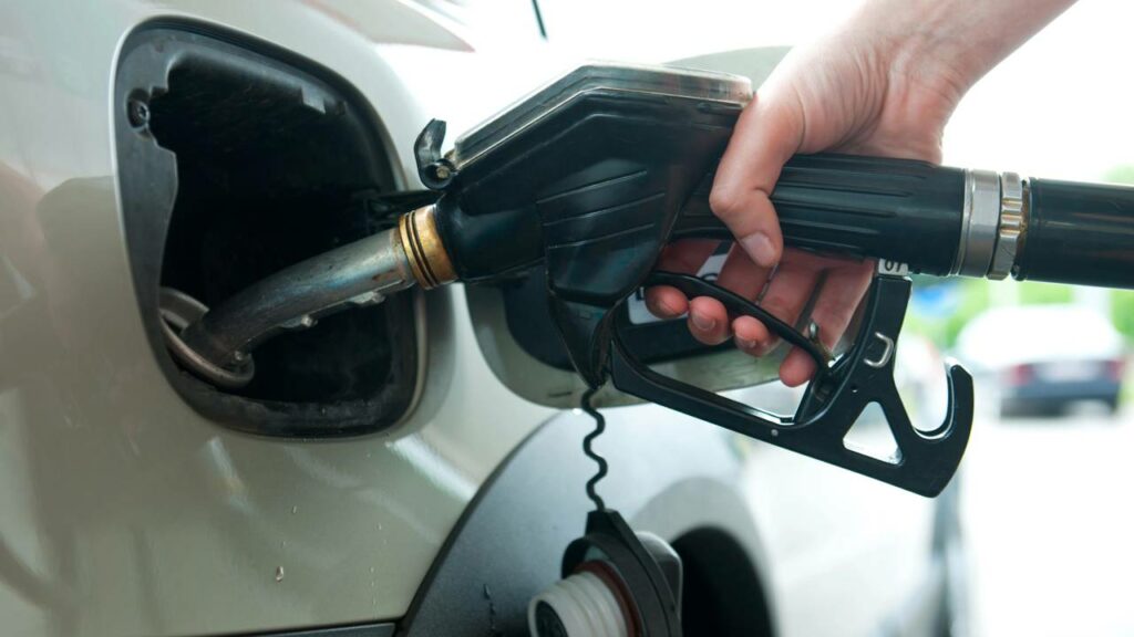 O ideal seria abastecer o carro o quanto antes possível - Créditos: depositphotos.com / bertys30