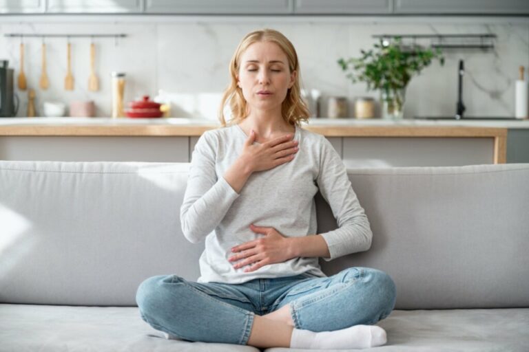 Pilates no dia a dia: 4 exercícios fáceis para fortalecer o corpo
