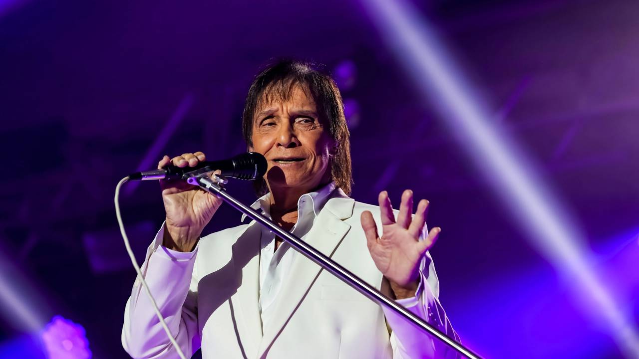 Rei Roberto Carlos sofre acidente após falha de freios