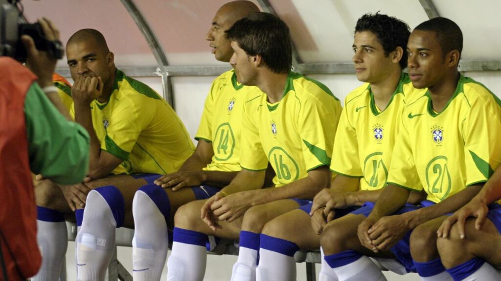 5 craques brasileiros que foram do topo da bola para o fundo da cadeia