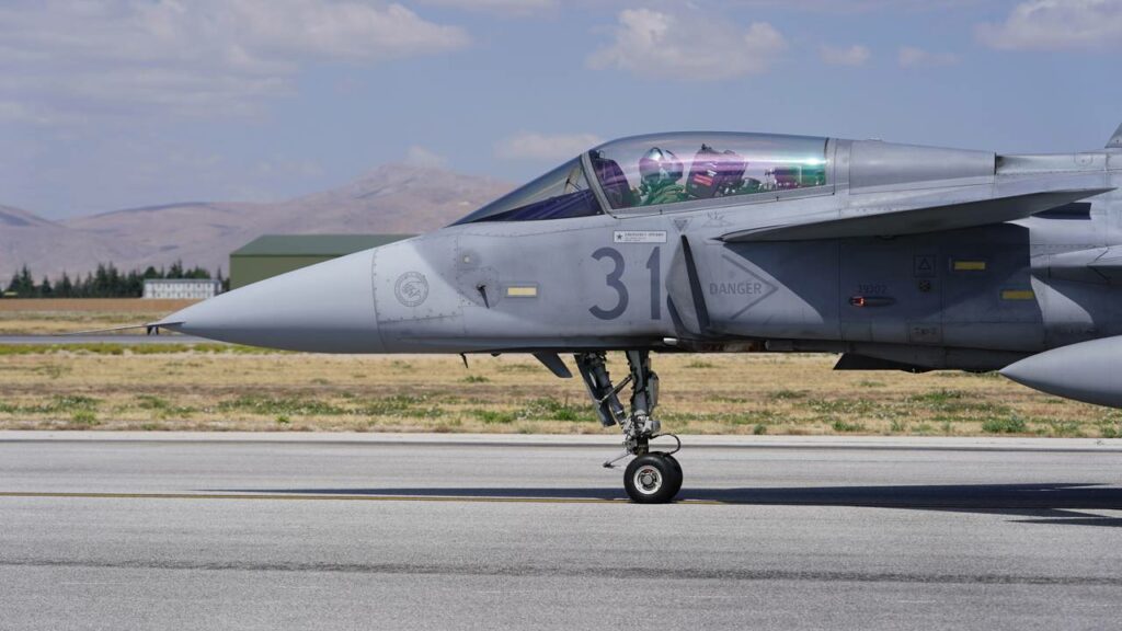 Caças Gripen devem substituir os antigos caças Kfir - Créditos: depositphotos.com / EvrenKalinbacak