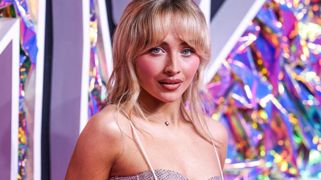 Sabrina Carpenter revela que sofreu acidente na gravação de um clipe