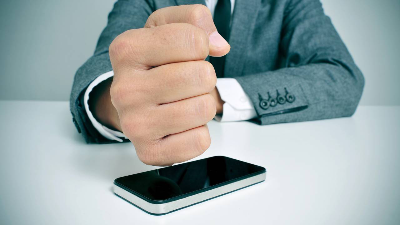 Como resolver o problema do celular travando o tempo todo