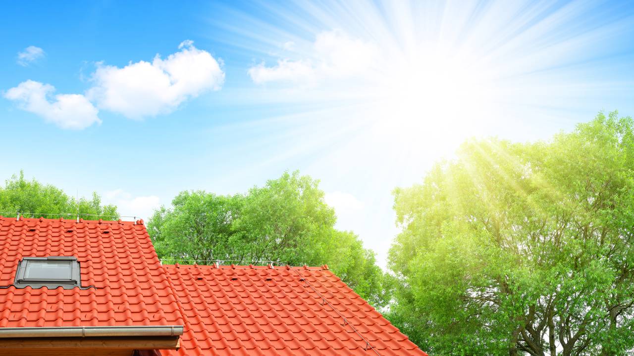 Como deixar a casa mais fresca sem ar-condicionado usando truques simples