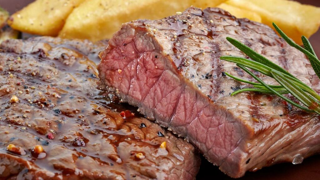 Acertar o ponto certo na hora de assar a carne não é tão difícil - Créditos: depositphotos.com / magone