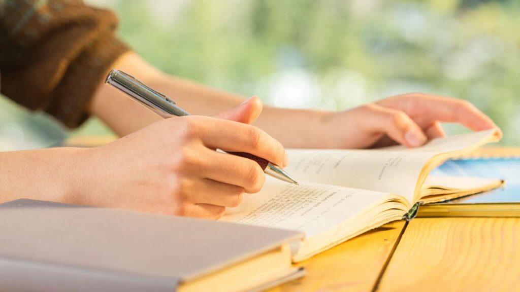 O processo invisível que acontece no cérebro quando você aprende