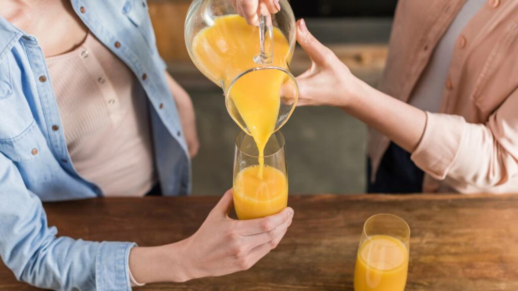 Beber suco de laranja todo dia pode melhorar a sua saúde
