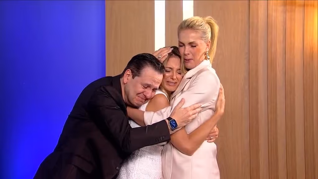 Ticiane Pinheiro se despede da Record com choro e homenagens