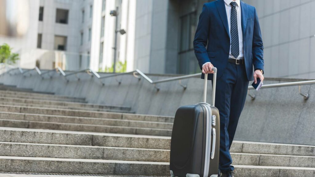 As profissões que estão dominando o mercado de quem ama viajar em 2026