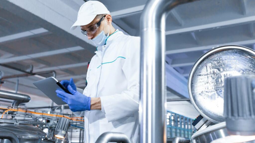 Fiscalização encontra baratas na cozinha e interdita restaurantes no Rio