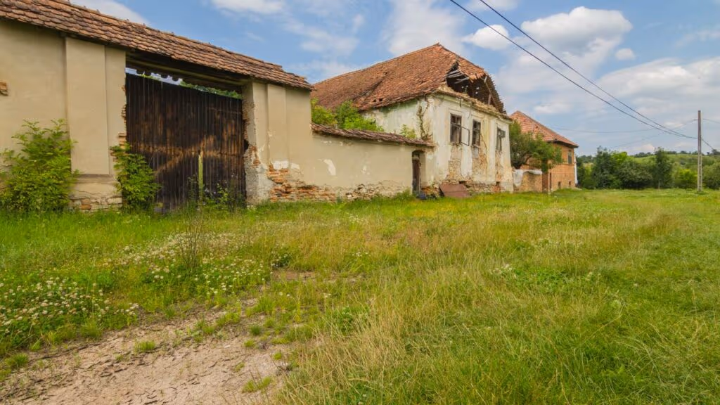 Por que uma vila inteira no Brasil foi abandonada com tudo dentro?