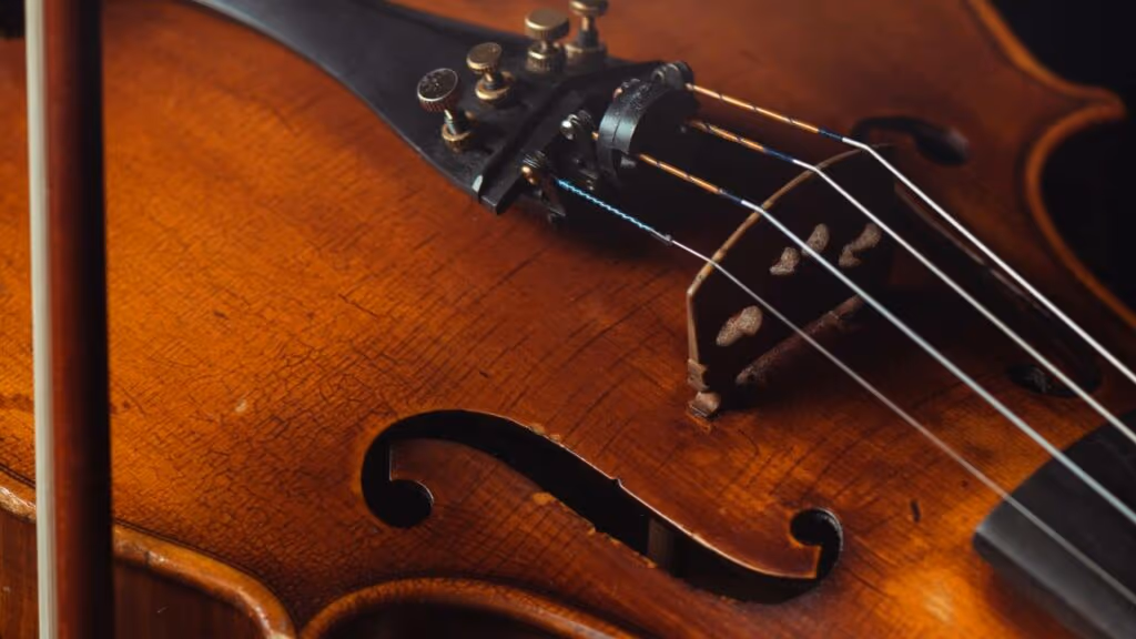 Raro violino “Guarneri del Gesù” vai a leilão em Paris por R$ 12,7 milhões
