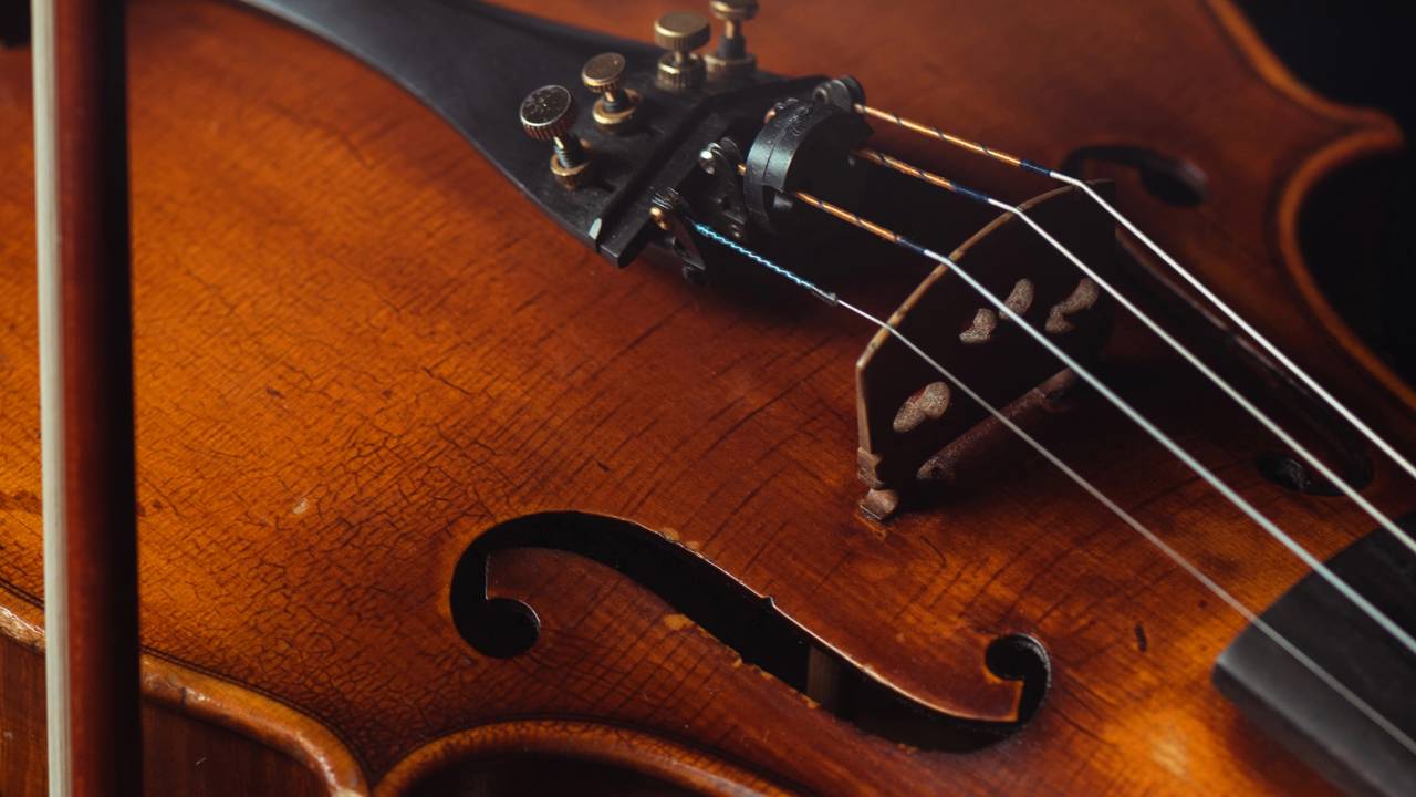 Raro violino "Guarneri del Gesù" vai a leilão em Paris por R$ 12,7 milhões