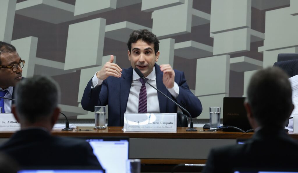 Crusoé: Ataques contra BC e Febraban foram orquestrados?