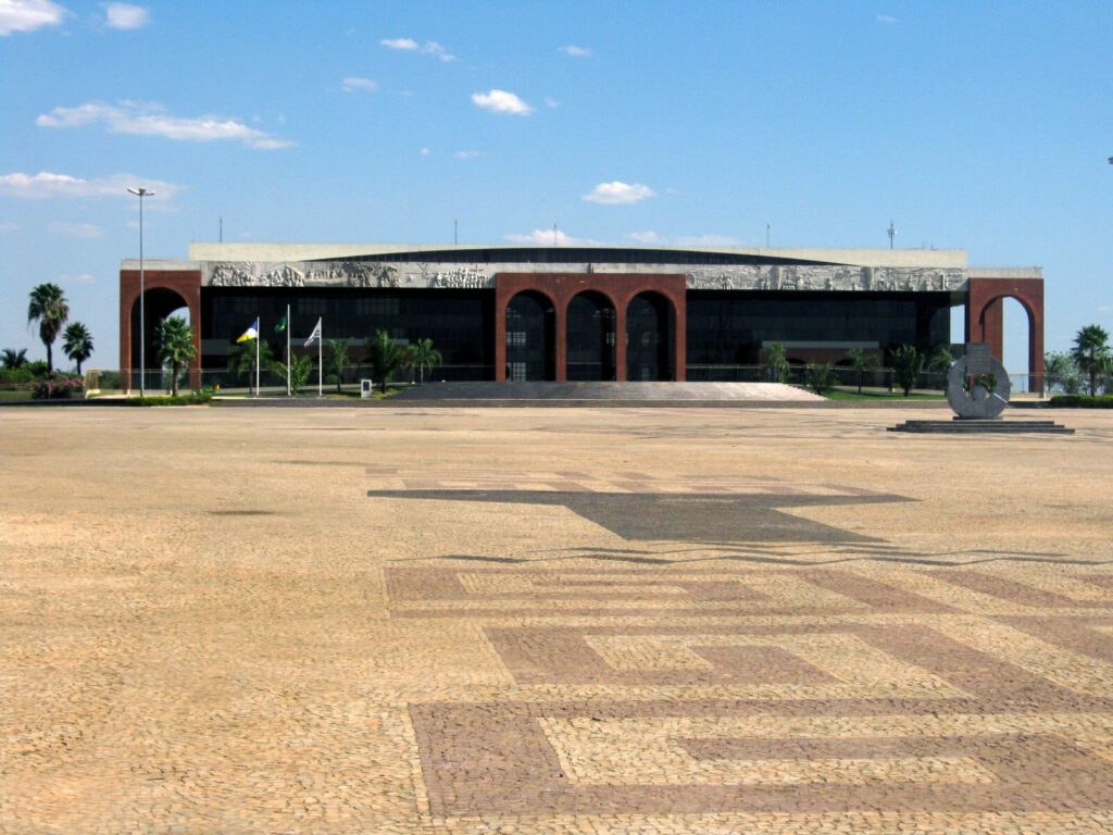 O Palácio Araguaia é um importante centro histórico e de governança da cidade - Por JorgeBrazil / Wikimedia Commons