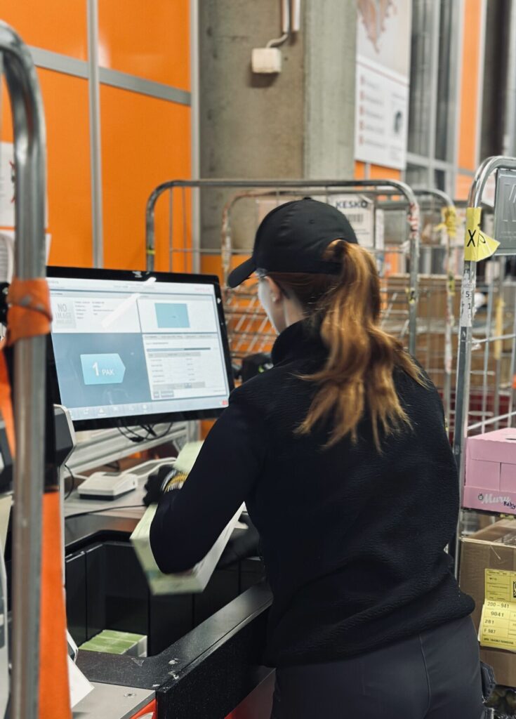 Como o trabalho sem diploma levou Tiina aos R$ 23 mil por mês