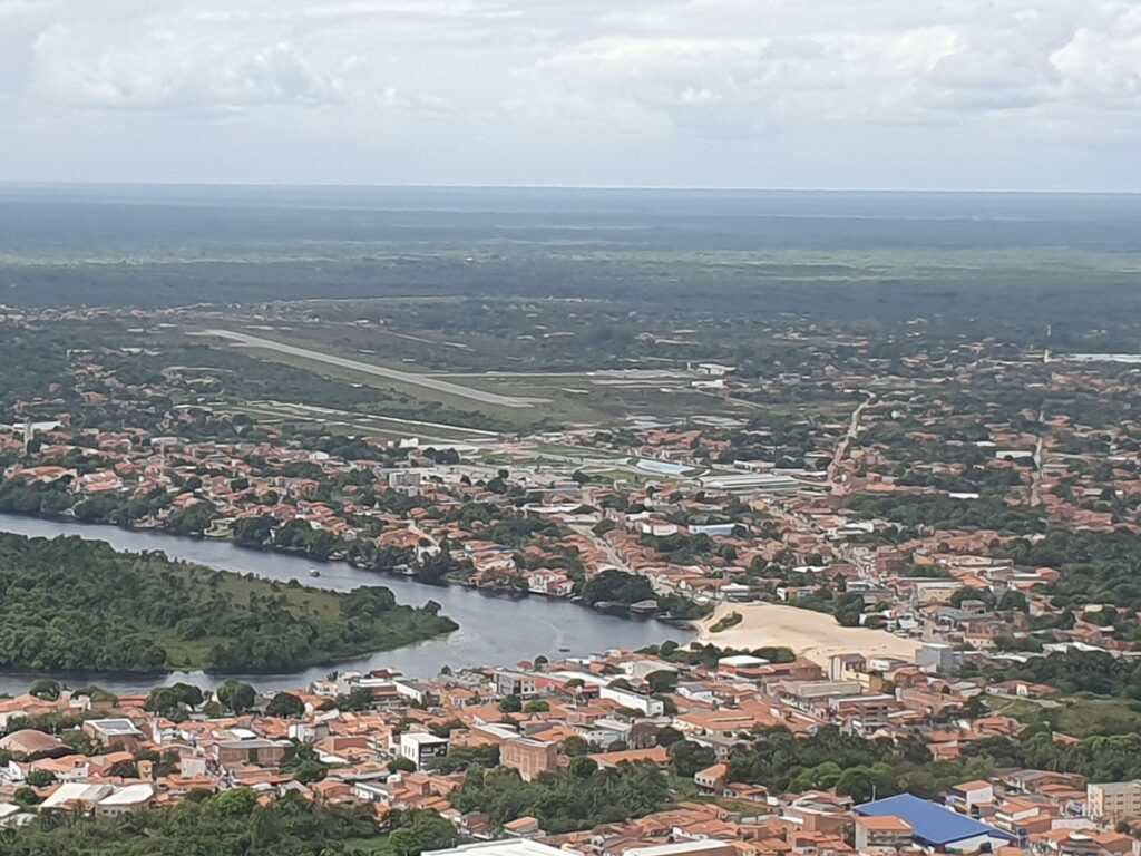 Há poucos KM dos lençóis maranhenses, Barreirinhas conta com uma das paisagens mais belas do Brasil - Por Brunoptsem / Wikimedia Commons
