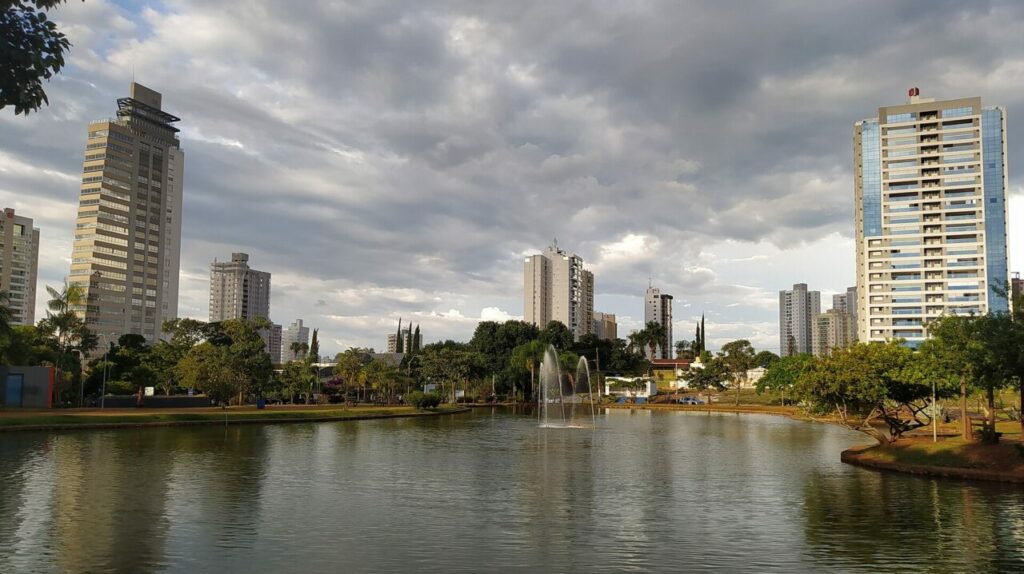 Anápolis conta com grandes industrias, atraindo investidores de todo o Brasil - Por Miqueias Coelho Figueiredo / Wikimedia Commons