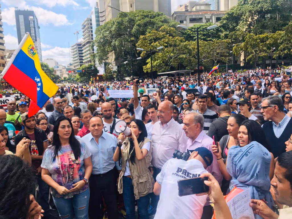 Crusoé: Oposição venezuelana cobra libertação de todos os presos políticos