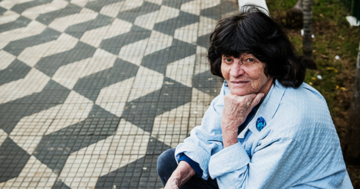 Quem criou a identidade visual do calçamento de São Paulo?