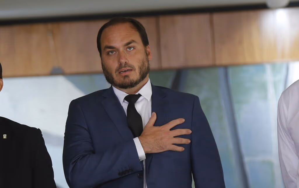 Crusoé: Carluxo se junta a Nikolas em peregrinação rumo a Brasília