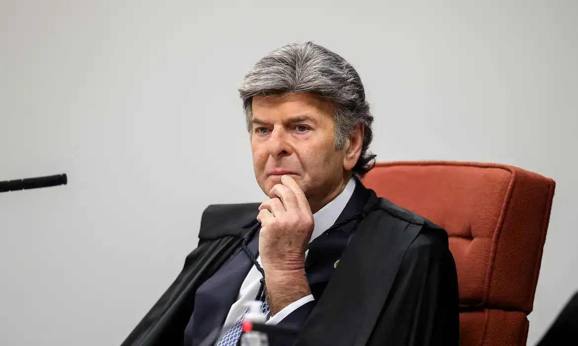 Bolsonaro apela a voto de Fux e pede plenário do STF