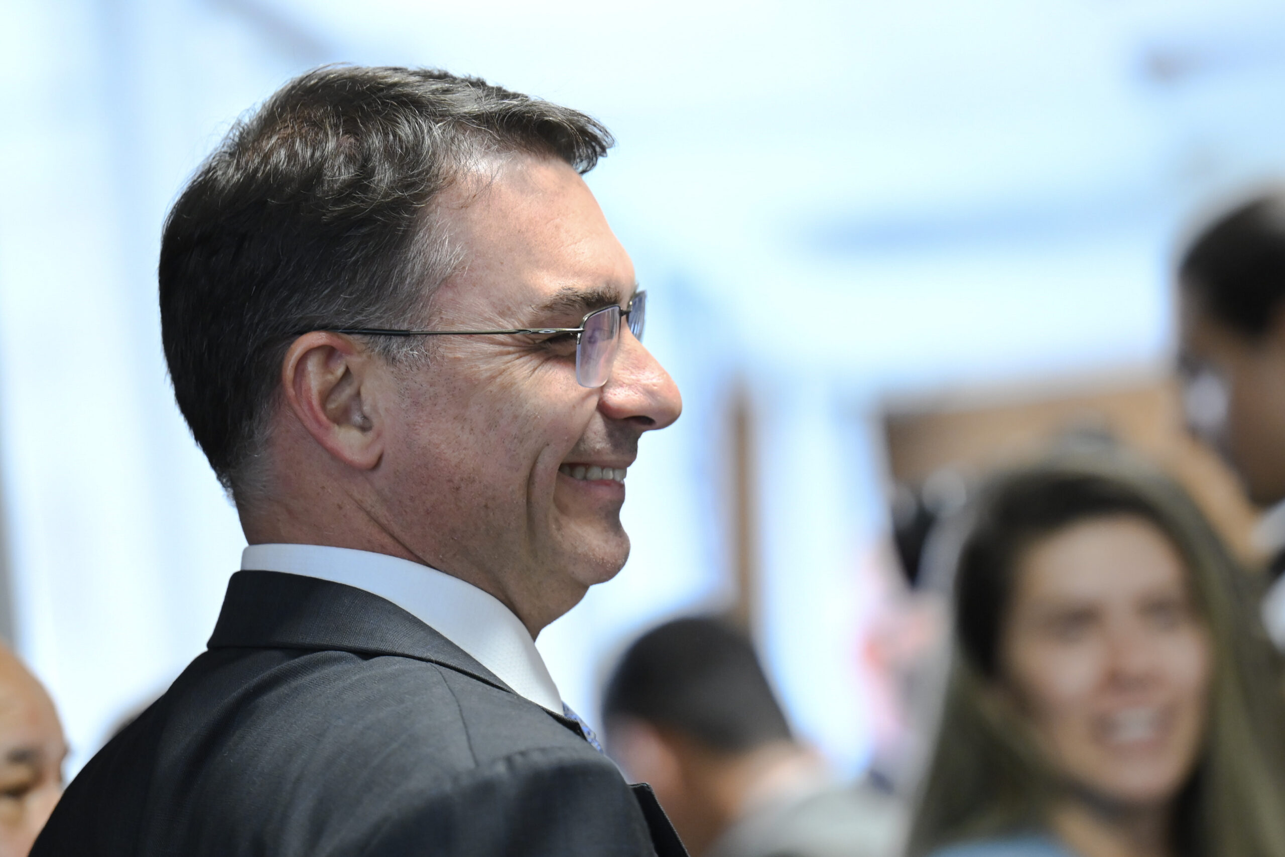 Flávio diminui diferença para Lula, indica pesquisa