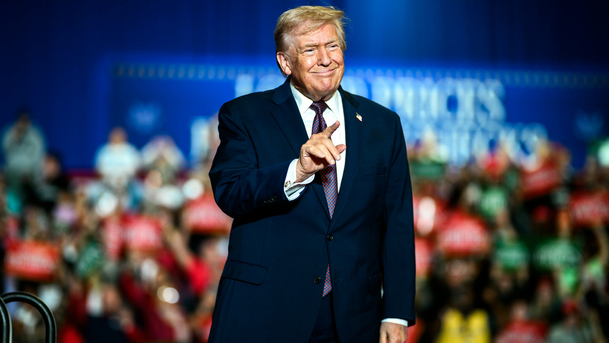 Trump oferece até US$ 100 mil a cada groenlandês pela Groenlândia, diz agência