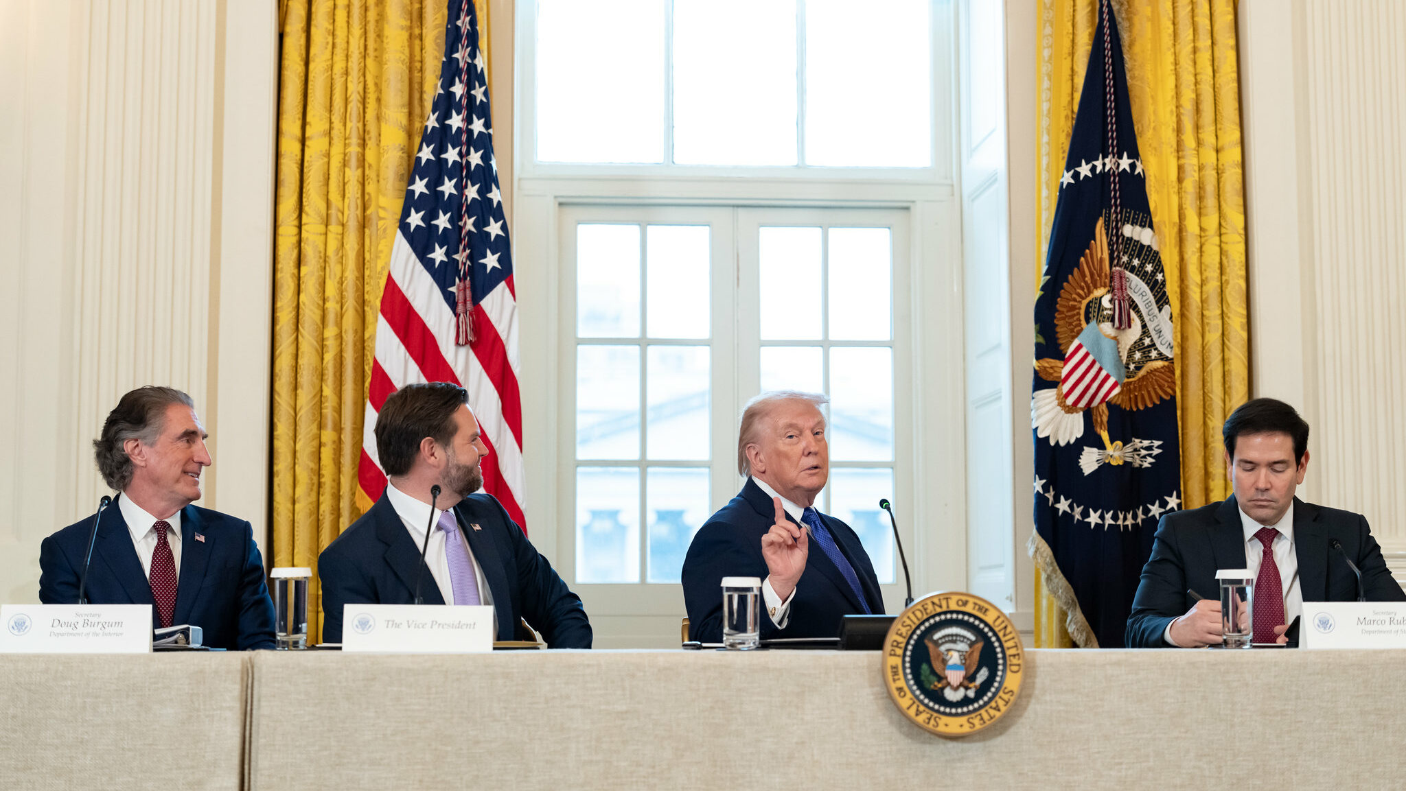 Crusoé: Trump presidente interino da Venezuela?