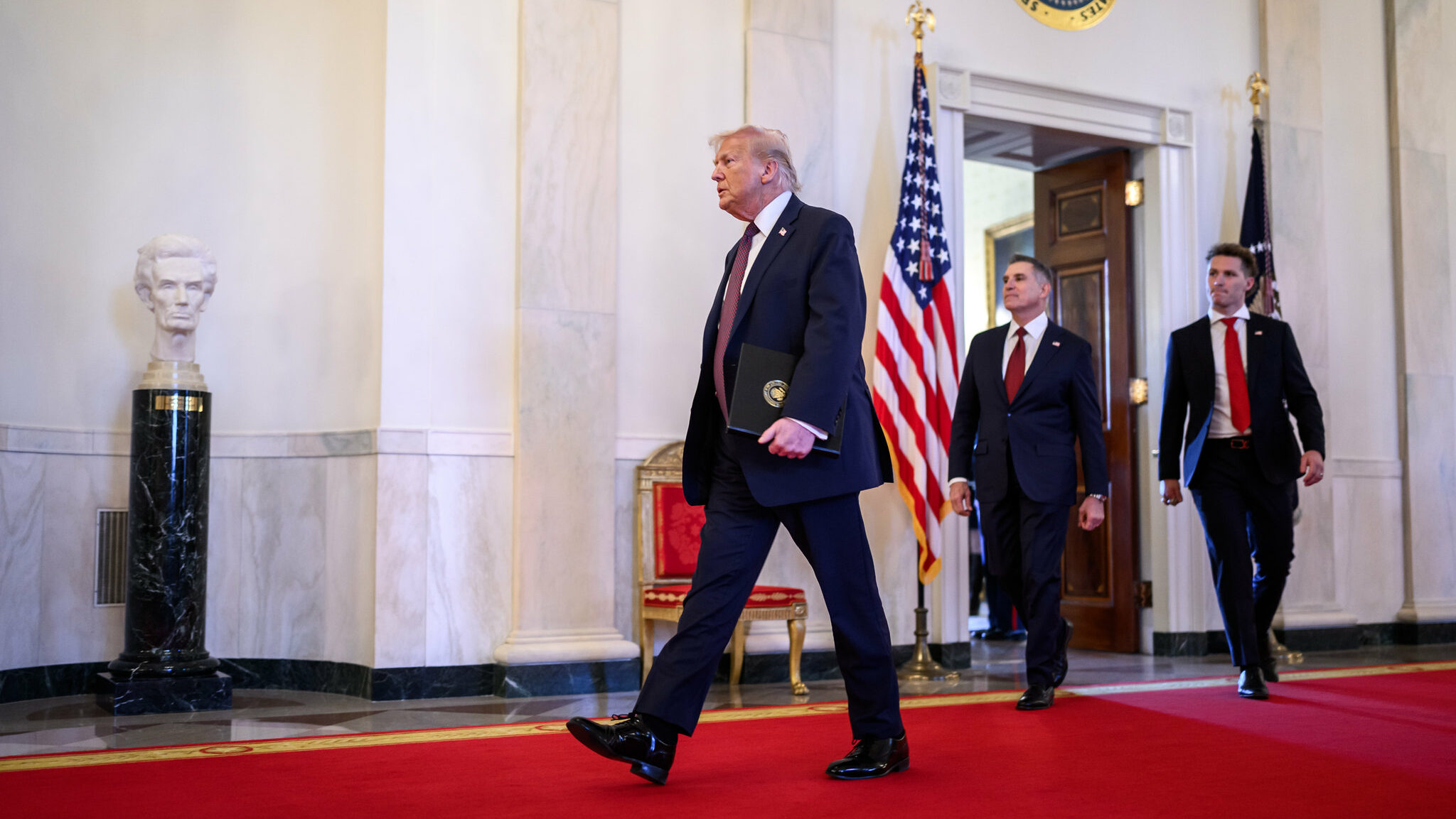 Crusoé: Derrota nas ‘midterms’ faria Trump recuar?