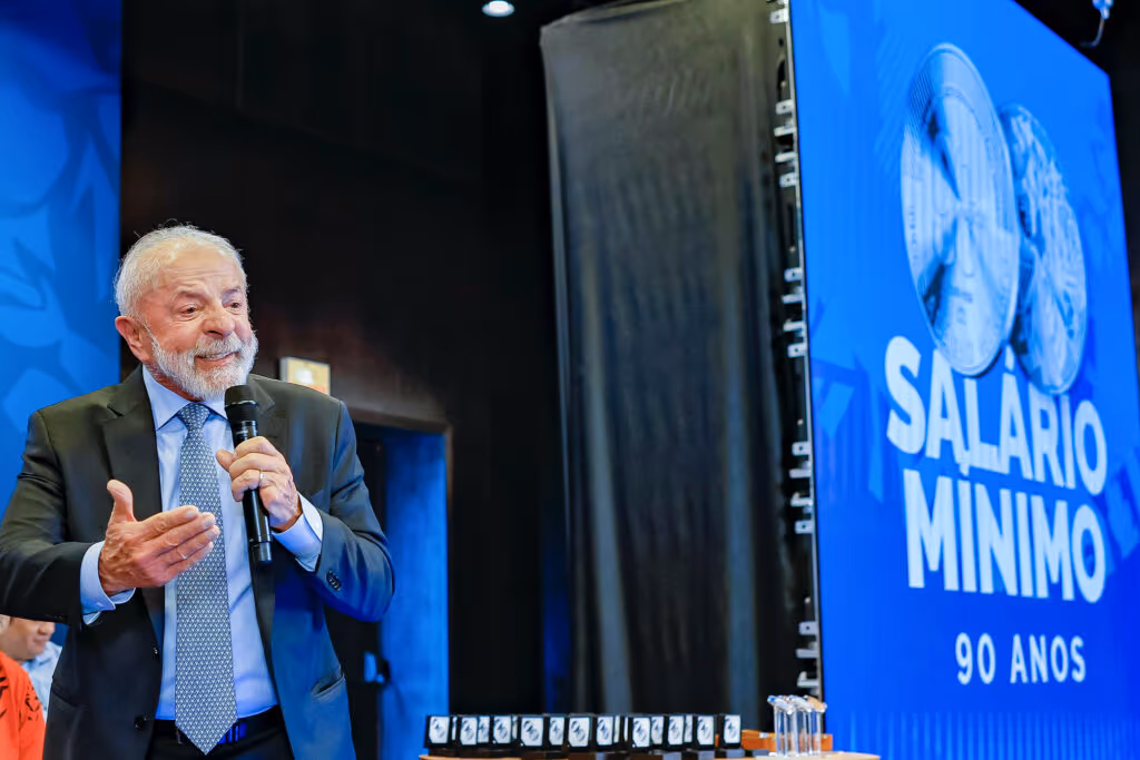 Trump quer “governar o mundo pelo Twitter”, diz Lula