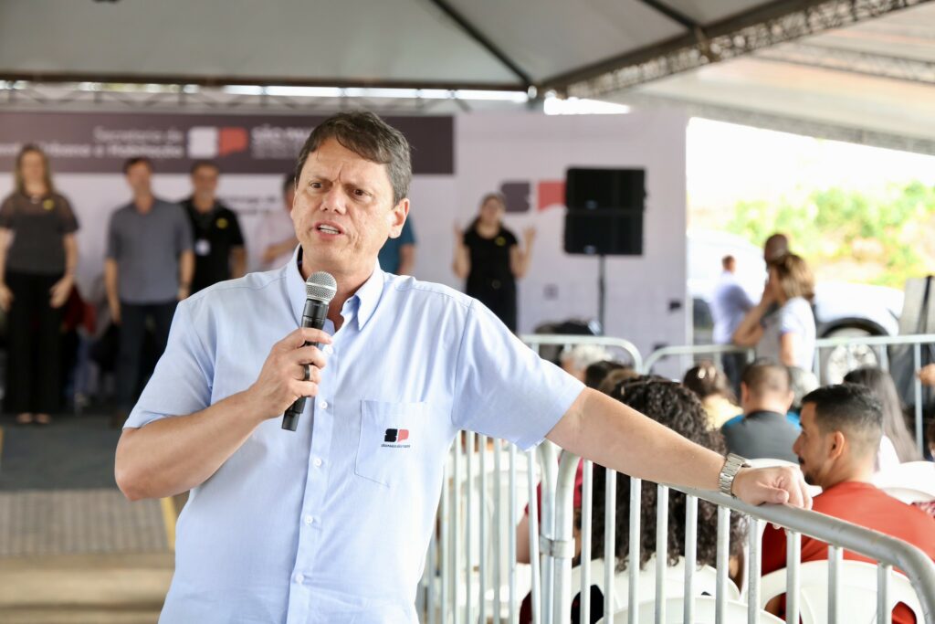 Tarcísio está incomodado com a família Bolsonaro?