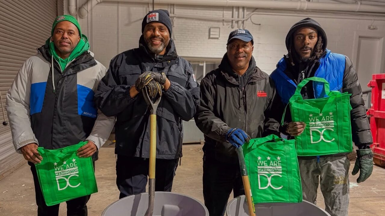 Heróis anônimos desafiam nevasca e salvam vizinhos em DC