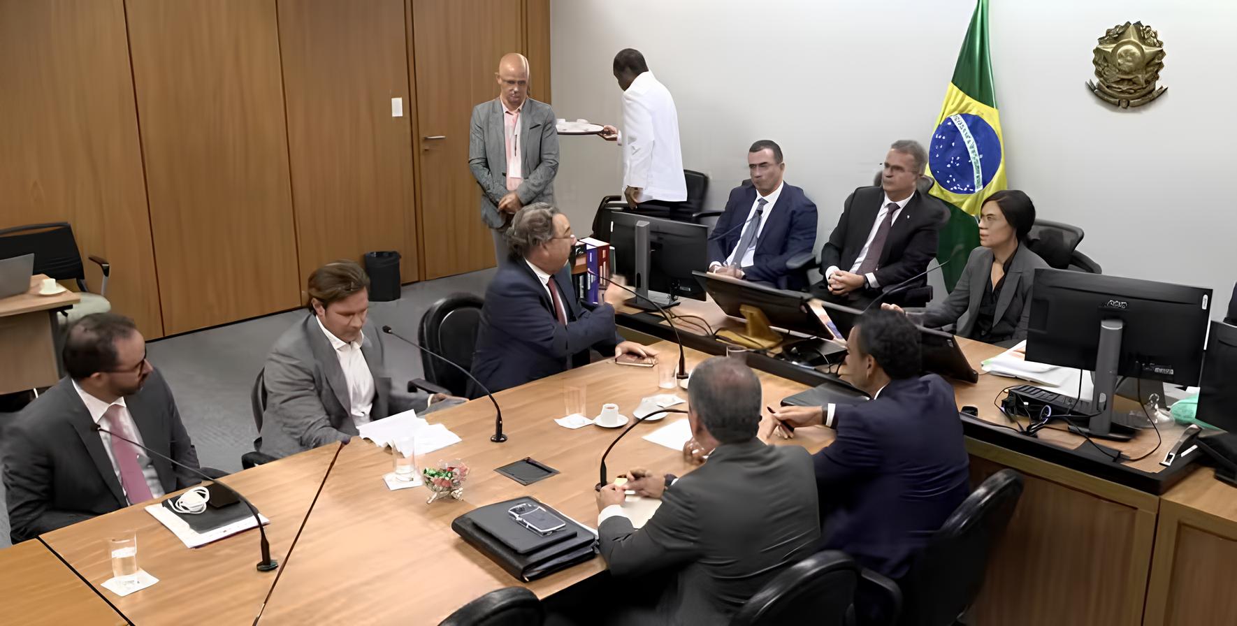 Crusoé: A relação entre o advogado de Vorcaro e Dias Toffoli