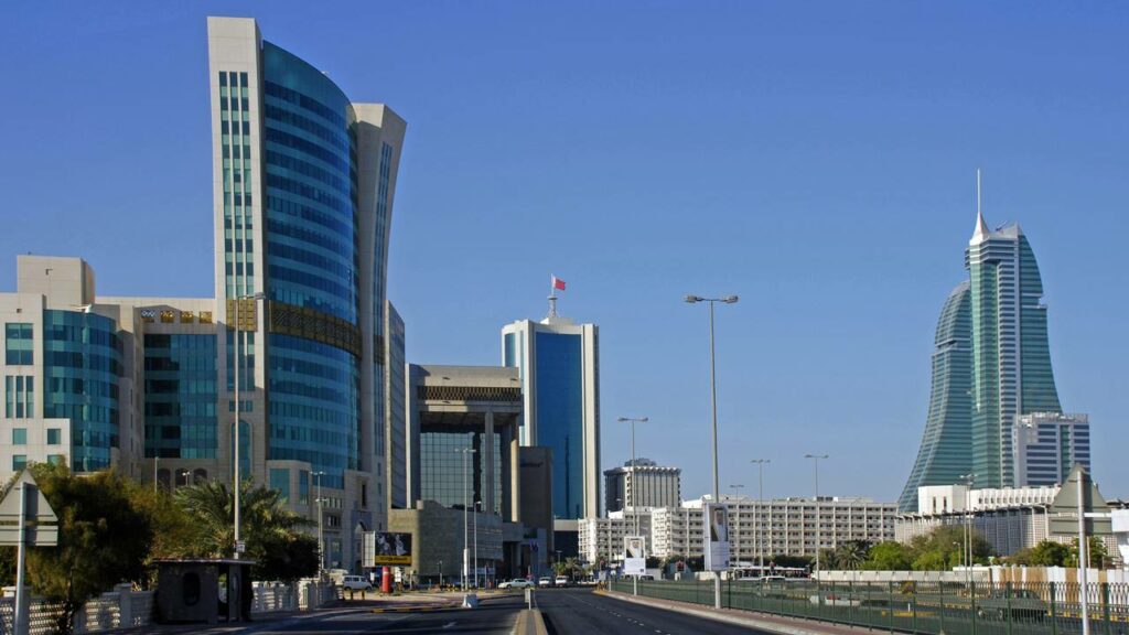Ela largou os EUA por Bahrein e agora jura “minha vida é 10x melhor aqui”