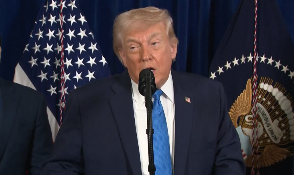 Trump anuncia tarifa de 25% a “qualquer país” que faça negócios com Irã
